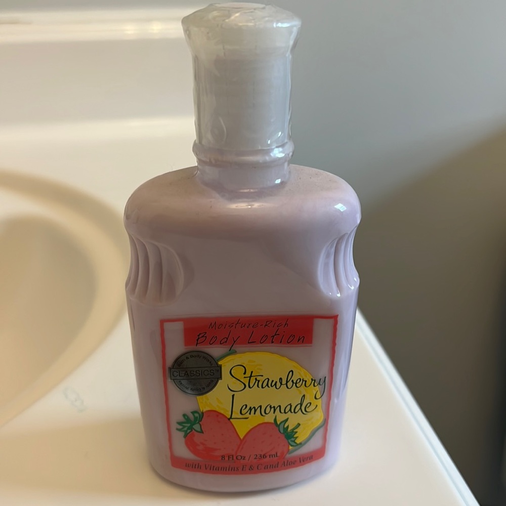 Bath and body works strawberry lemonade body lotion